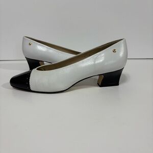 Vintage Etienne Aigner White and Black Low Block Heel Pumps Size 9M